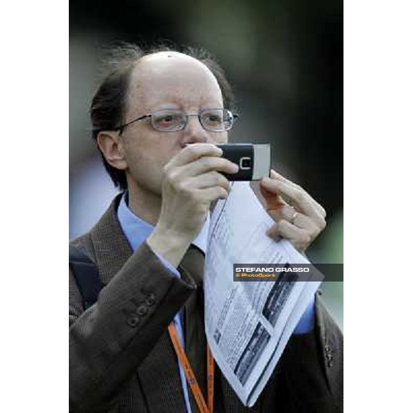 the journalist Giorgio Vitali \'photographer\' Milan- San Siro racetrack, 24th april 2011 ph.Stefano Grasso