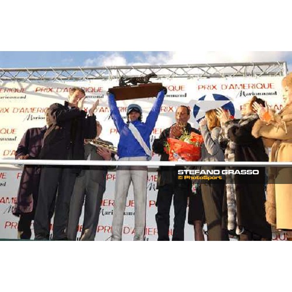 Paris Amerique 2004 Jean Michele Bazire and owners at the prize ceremony ph. Stefano Grasso
