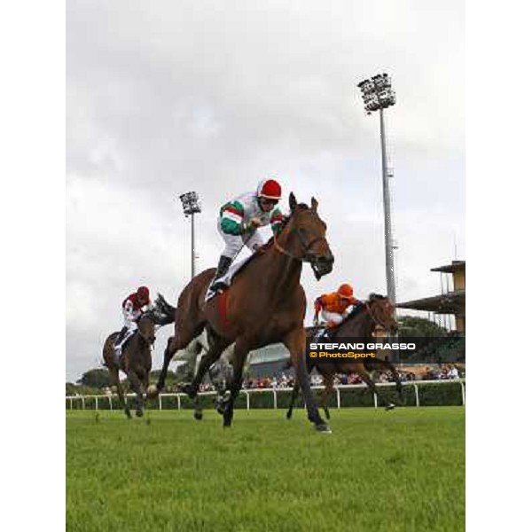 Umberto Rispoli on Estejo wins the Premio Presidente della Repubblica - GBI Racing Rome - Capannelle racetrack, 15th may 2011 ph.Stefano Grasso