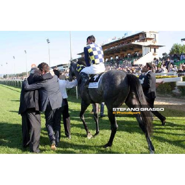 Fabio Branca celebrates on Crackerjack King after winning the 128Â° Derby Rome - Capannelle racetrack, 7th may 2011 ph.Davide Salerno
