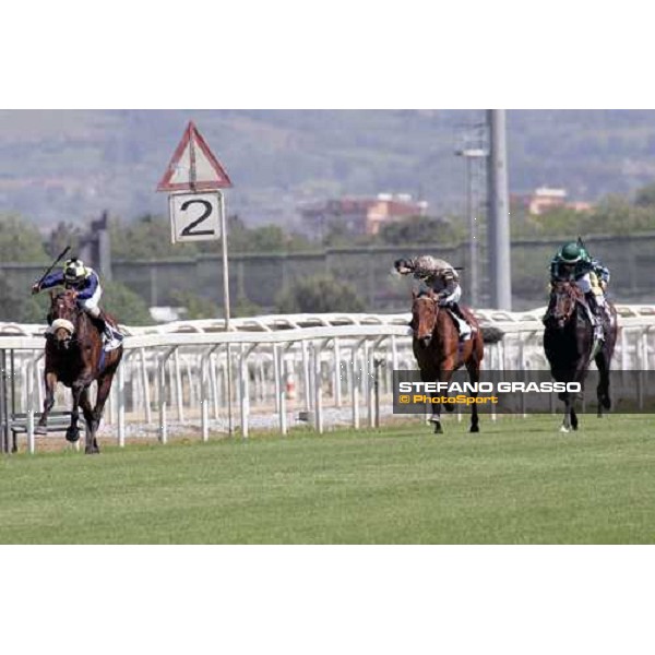 Fabio Branca with Jakkalberry goes to win the Premio Carlo D\'Alessio beating Lord Chaparral and Frankenstein Rome - Capannelle racetrack, 7th may 2011 ph.Davide Salerno