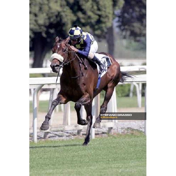 Fabio Branca with Jakkalberry wins the Premio Carlo D\'Alessio Rome - Capannelle racetrack, 7th may 2011 ph.Davide Salerno
