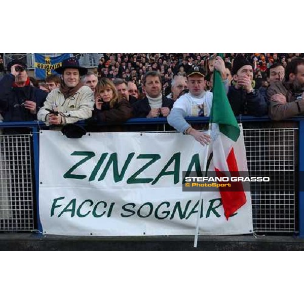 Paris Amerique 2004 fans of Zinzan Brooke Tur after the race ph. Stefano Grasso