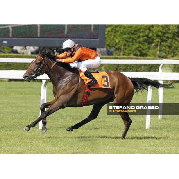 Andrasch Starke with Danedream wins the Oaks d\'Italia Milan - San Siro racetrack, 29th may 2011 ph.Stefano Grasso