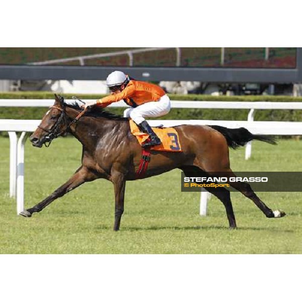 Andrasch Starke with Danedream wins the Oaks d\'Italia Milan - San Siro racetrack, 29th may 2011 ph.Stefano Grasso