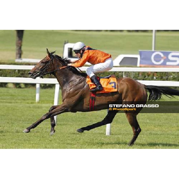 Andrasch Starke with Danedream wins the Oaks d\'Italia Milan - San Siro racetrack, 29th may 2011 ph.Stefano Grasso