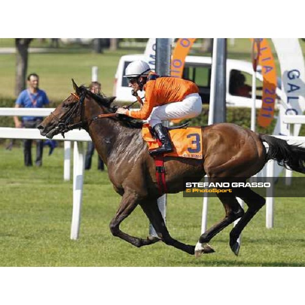 Andrasch Starke with Danedream wins the Oaks d\'Italia Milan - San Siro racetrack, 29th may 2011 ph.Stefano Grasso