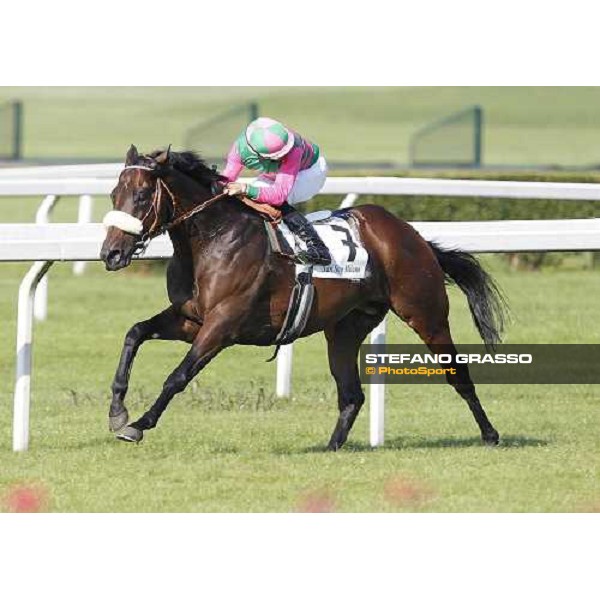 Mirco Demuro with Worthadd wins the Premio Carlo Vittadini Milan - San Siro racetrack, 29th may 2011 ph.Stefano Grasso