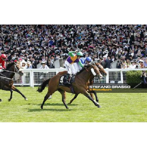 Prohibit, Jim Crowley up, wins the King\'s Stand Stakes Royal Ascot - Tuesday, First day, june 14 2011 ph.Stefano Grasso
