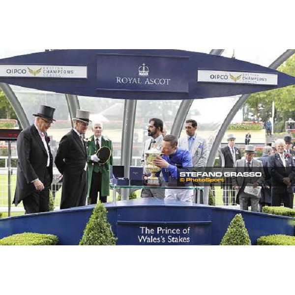 Frankie Dettori on Rewilding wins the Prince of Wales\'s Stakes Royal Ascot - Second Day, 15th june 14 2011 ph.Stefano Grasso