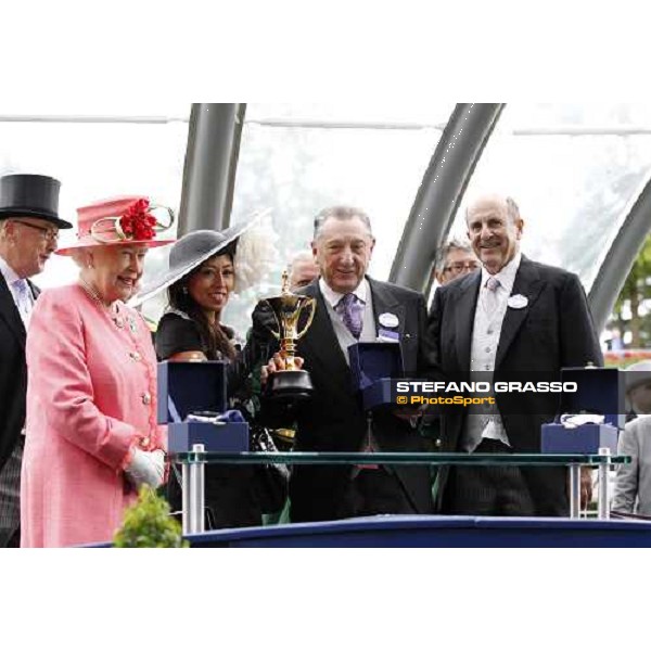 The Queen during the prize giving ceremony of the Gold Cup Ascot - Royal Ascot - Third Day, 16th june 14 2011 ph.Stefano Grasso - www.stefanograsso.com