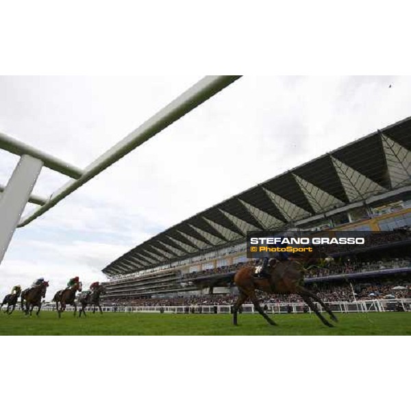 Opinion Poll with Michael Barzalona up second in the Gold Cup Ascot - Royal Ascot - Third Day, 16th june 14 2011 ph.Stefano Grasso - www.stefanograsso.com