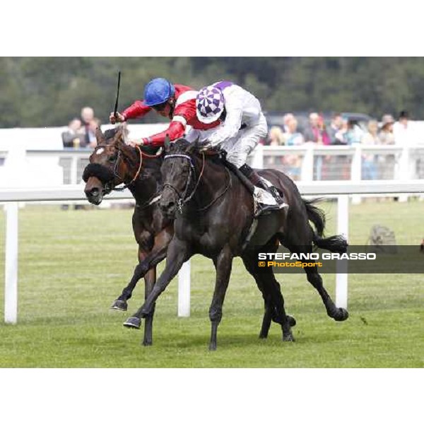 Kevin Manning on Banimpire wins the Ribblesdale Stakes beating Richard Hughes on Field of Miracles Ascot - Royal Ascot - Third Day, 16th june 2011 ph.Stefano Grasso - www.stefanograsso.com