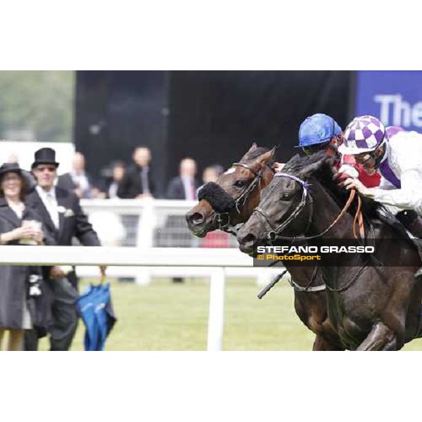 Kevin Manning on Banimpire wins the Ribblesdale Stakes beating Richard Hughes on Field of Miracles Ascot - Royal Ascot - Third Day, 16th june 2011 ph.Stefano Grasso - www.stefanograsso.com