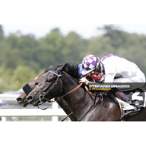 Kevin Manning on Banimpire wins the Ribblesdale Stakes beating Richard Hughes on Field of Miracles Ascot - Royal Ascot - Third Day, 16th june 2011 ph.Stefano Grasso - www.stefanograsso.com