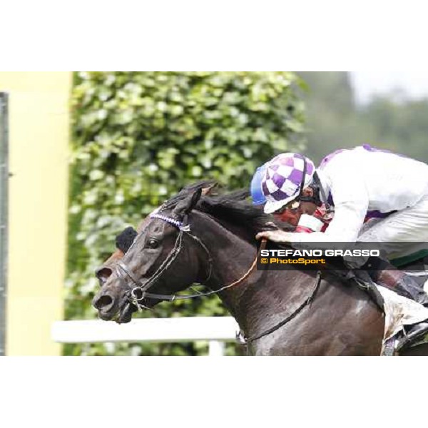 Kevin Manning on Banimpire wins the Ribblesdale Stakes beating Richard Hughes on Field of Miracles Ascot - Royal Ascot - Third Day, 16th june 2011 ph.Stefano Grasso - www.stefanograsso.com