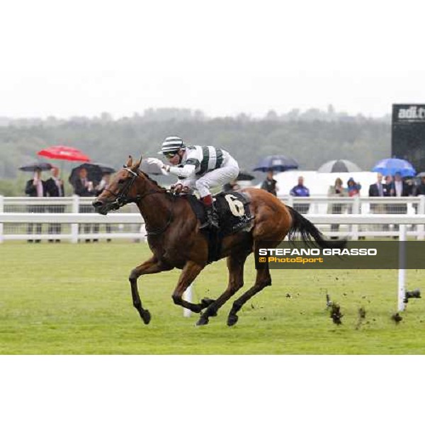 Gerald Mosse on Immortal Verse wins The Coronation Stakes Ascot - Royal Ascot - Fourth Day, 17th june 2011 ph.Stefano Grasso - www.stefanograsso.com