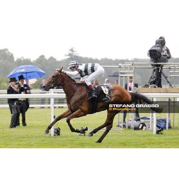 Gerald Mosse on Immortal Verse wins The Coronation Stakes Ascot - Royal Ascot - Fourth Day, 17th june 2011 ph.Stefano Grasso - www.stefanograsso.com