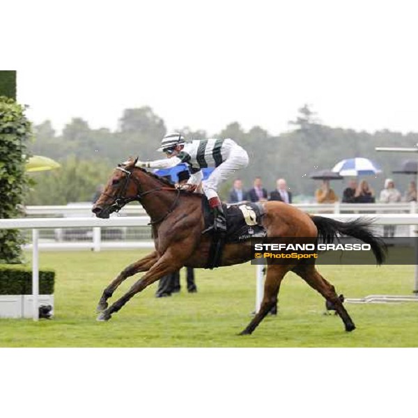 Gerald Mosse on Immortal Verse wins The Coronation Stakes Ascot - Royal Ascot - Fourth Day, 17th june 2011 ph.Stefano Grasso - www.stefanograsso.com