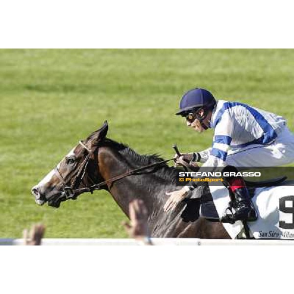 Mario Esposito on Vedelago wins the Premio Primi Passi Milan - San Siro racetrack, 19th june 2011 ph.Stefano Grasso - www.stefanograsso.com