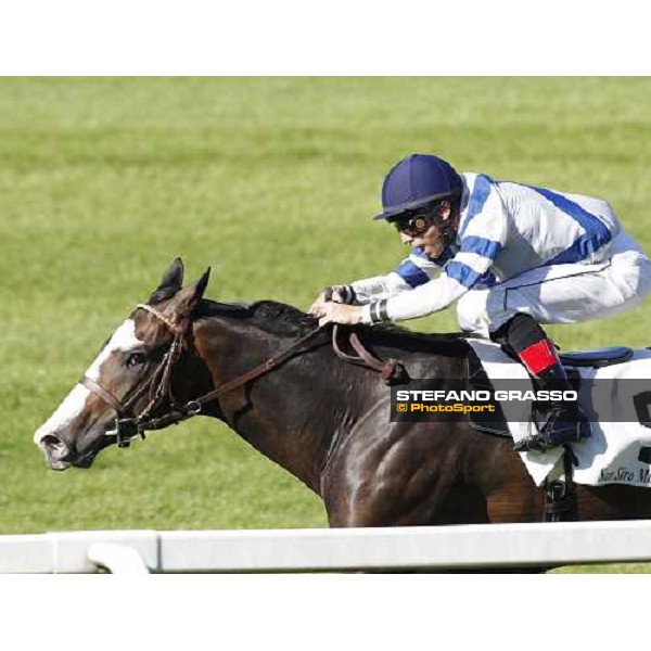 Mario Esposito on Vedelago wins the Premio Primi Passi Milan - San Siro racetrack, 19th june 2011 ph.Stefano Grasso - www.stefanograsso.com