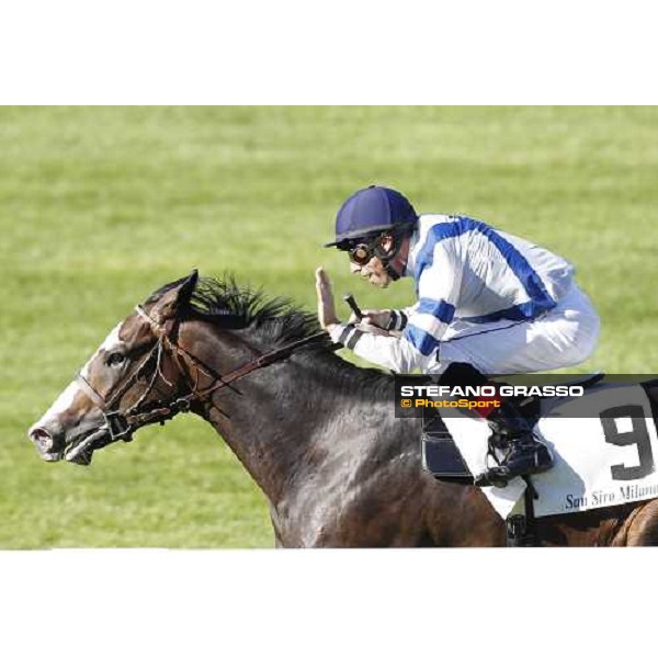 Mario Esposito on Vedelago wins the Premio Primi Passi Milan - San Siro racetrack, 19th june 2011 ph.Stefano Grasso - www.stefanograsso.com