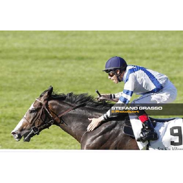 Mario Esposito on Vedelago wins the Premio Primi Passi Milan - San Siro racetrack, 19th june 2011 ph.Stefano Grasso - www.stefanograsso.com