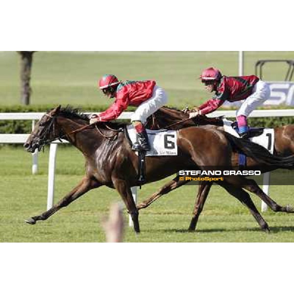 Mirco Demuro and Navarra Queen win the Premio Mario Incisa della Rocchetta beating Don\'t Hurry Me Milan - San Siro racetrack, 26th june 2011 ph.Stefano Grasso