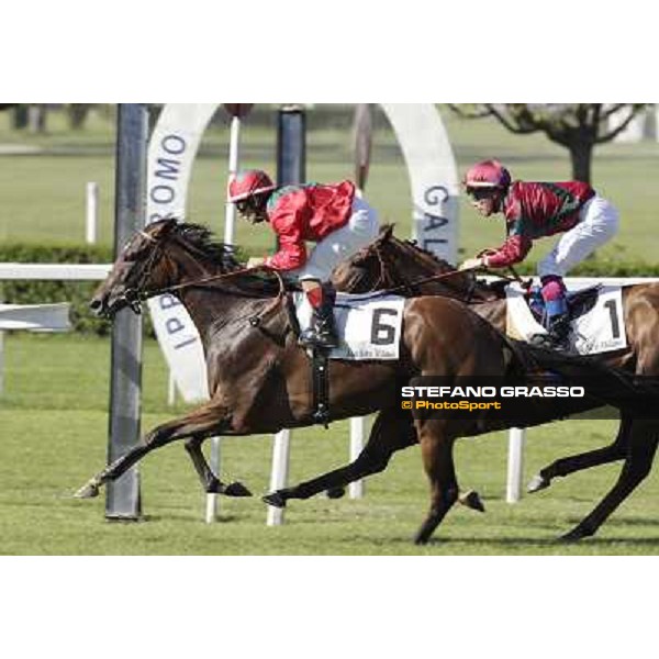Mirco Demuro and Navarra Queen win the Premio Mario Incisa della Rocchetta beating Don\'t Hurry Me Milan - San Siro racetrack, 26th june 2011 ph.Stefano Grasso