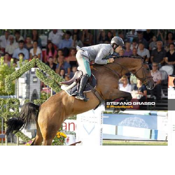 Emanuele Gaudiano on Cocoshynsky wins the Premio Bracco San Patrignano 2011 15° Challenge Vincenzo Muccioli ph.Stefano Grasso/SanPa