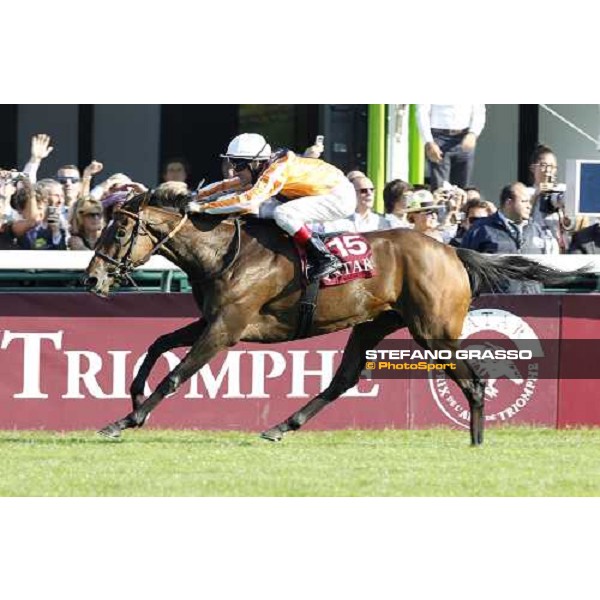 Andrasch Starke on Danedream wins the Qatar Prix de L\'Arc de Triomphe Paris-Longchamp racetrack, 2nd oct. 2011 ph.Stefano Grasso