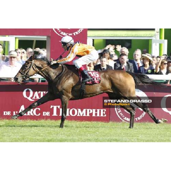 Andrasch Starke on Danedream wins the Qatar Prix de L\'Arc de Triomphe Paris-Longchamp racetrack, 2nd oct. 2011 ph.Stefano Grasso