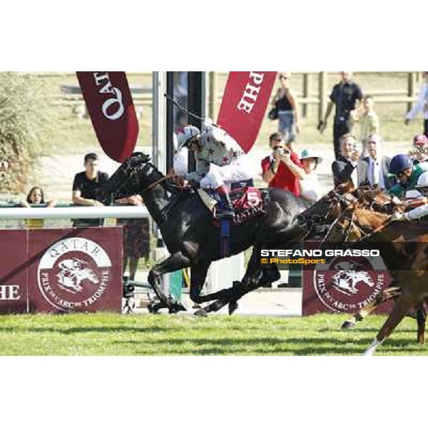 Frankie Dettori on Dabirsim wins the Qatar Prix Jean-Luc Lagarder celebrating his 500 victorys in group races. Dario Vargiu on Salure is second Paris, 2nd oct.2011 ph.Stefano Grasso