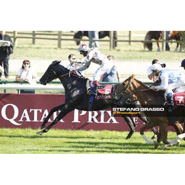 Frankie Dettori on Dabirsim wins the Qatar Prix Jean-Luc Lagarder celebrating his 500 victorys in group races. Paris, 2nd oct.2011 ph.Stefano Grasso
