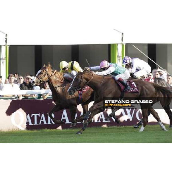 Frankie Dettori on Nahrain wins the Qatar Prix de l\'Opera Paris-Longchamp racetrack, 2nd oct. 2011 ph.Stefano Grasso
