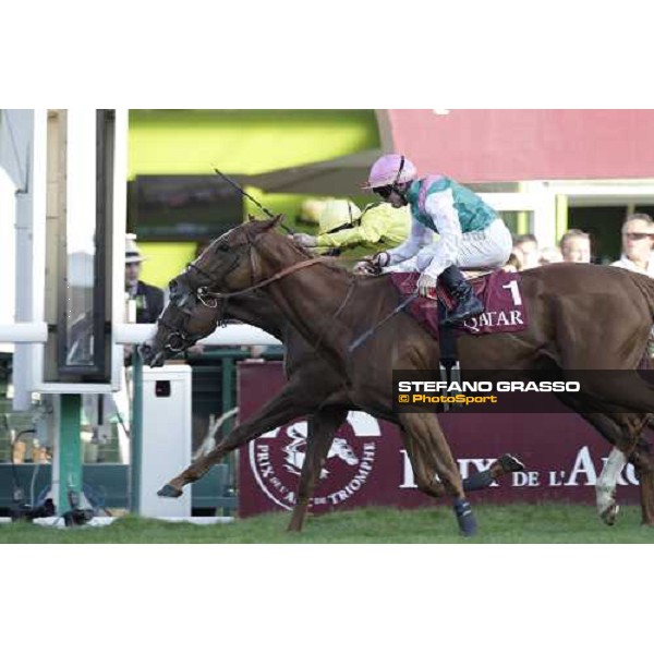 Frankie Dettori on Nahrain wins the Qatar Prix de l\'Opera Paris-Longchamp racetrack, 2nd oct. 2011 ph.Stefano Grasso