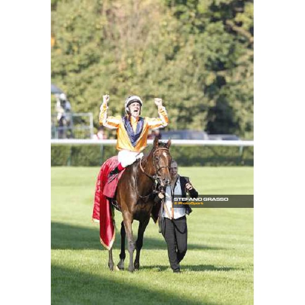 Andrasch Starke on Danedream wins the Qatar Prix de L\'Arc de Triomphe Paris-Longchamp racetrack, 2nd oct. 2011 ph.Stefano Grasso