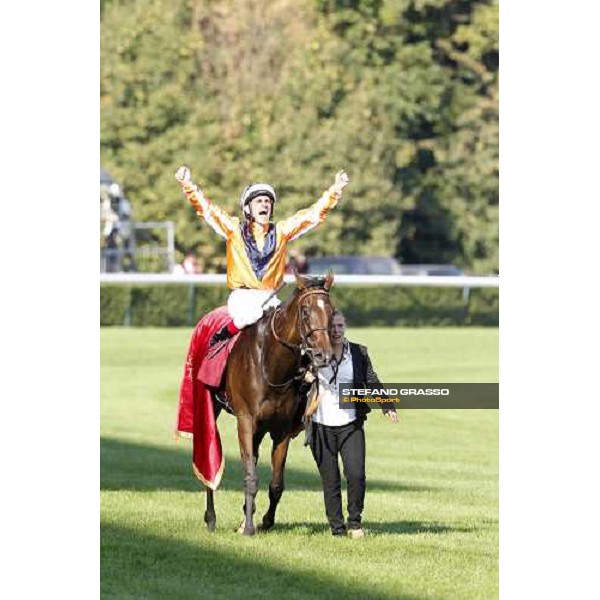 Andrasch Starke on Danedream wins the Qatar Prix de L\'Arc de Triomphe Paris-Longchamp racetrack, 2nd oct. 2011 ph.Stefano Grasso