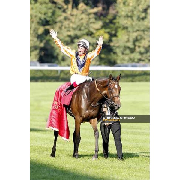 Andrasch Starke on Danedream wins the Qatar Prix de L\'Arc de Triomphe Paris-Longchamp racetrack, 2nd oct. 2011 ph.Stefano Grasso