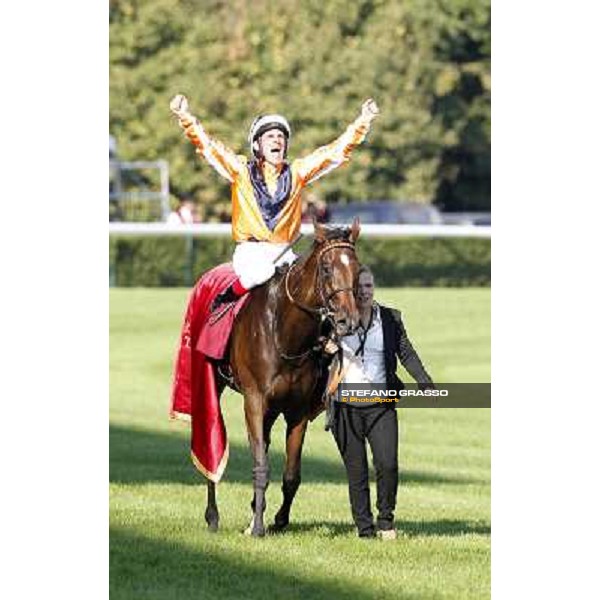 Andrasch Starke on Danedream wins the Qatar Prix de L\'Arc de Triomphe Paris-Longchamp racetrack, 2nd oct. 2011 ph.Stefano Grasso