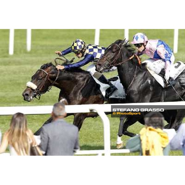 Fabio Branca on Dadga Mor win the Premio Cancelli followed by Thomas Ronan on Poppet\'s Treasure Milano - San Siro racetrack, 24th sept.2011 ph.Stefano Grasso