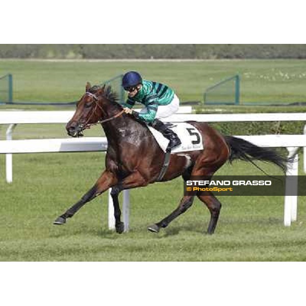 Dario Vargiu on Rosa Eglanteria wins the Premio Coolmore Milano - San Siro racetrack, 24th sept.2011 ph.Stefano Grasso