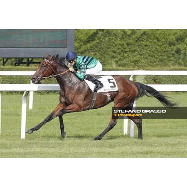 Dario Vargiu on Rosa Eglanteria wins the Premio Coolmore Milano - San Siro racetrack, 24th sept.2011 ph.Stefano Grasso