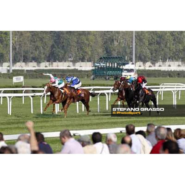 Christophe Soumillon on Dick Turpin goes to win the Premio Vittorio di Capua beating Steve Drowne on Cityscape Milano - San Siro racetrack, 24th sept.2011 ph.Stefano Grasso