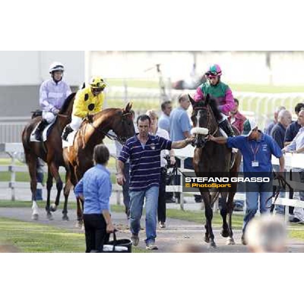 Mirco Demuro on Khor Sheed and Umberto Rispoli on Adamantina parade before the start of the Premio Sergio Cumani Milano - San Siro racetrack, 24th sept.2011 ph.Stefano Grasso