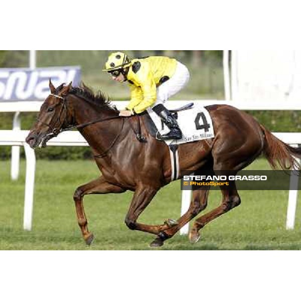 Mirco Demuro on Khor Sheed goes to win the Premio Sergio Cumani Milano - San Siro racetrack, 24th sept.2011 ph.Stefano Grasso