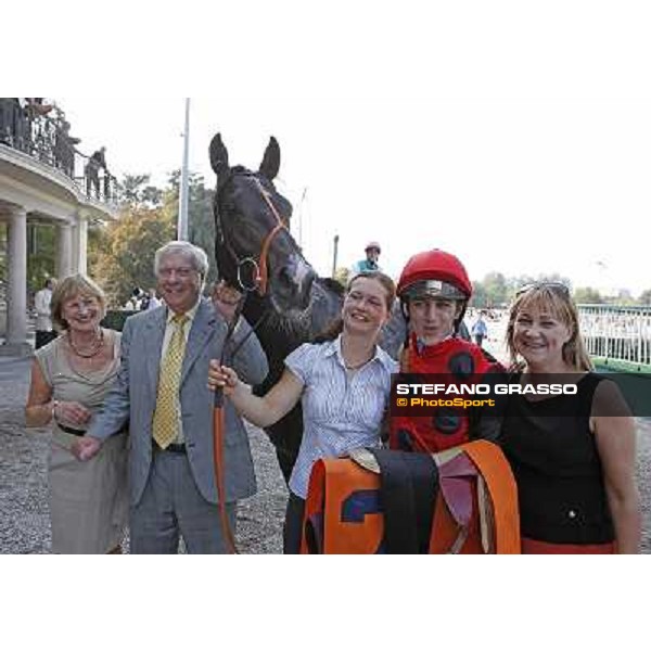 Christophe Soumillon , Dick Turpin and his owners after winning the Premio Vittorio di Capua Milano - San Siro racetrack, 24th sept.2011 ph.Stefano Grasso