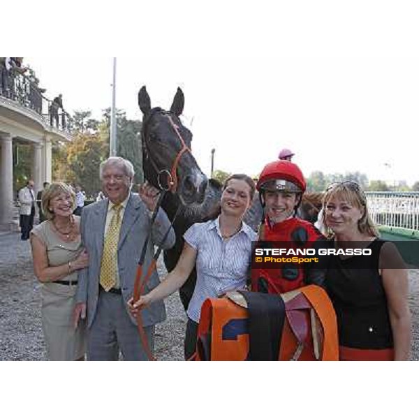 Christophe Soumillon , Dick Turpin and his owners after winning the Premio Vittorio di Capua Milano - San Siro racetrack, 24th sept.2011 ph.Stefano Grasso