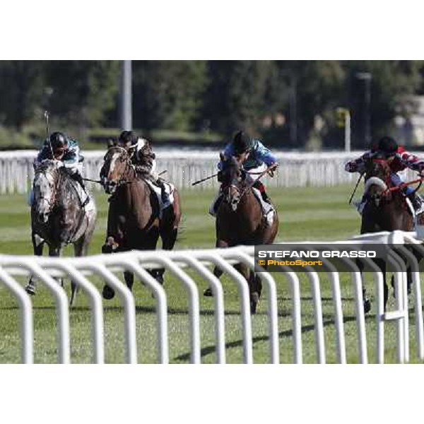Mirco Demuro on Extra goes to win the Premio Romeo Miracoli Milano - San Siro racetrack, 9th oct. 2011 ph.Stefano Grasso