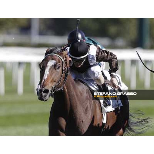 Mirco Demuro on Extra goes to win the Premio Romeo Miracoli Milano - San Siro racetrack, 9th oct. 2011 ph.Stefano Grasso